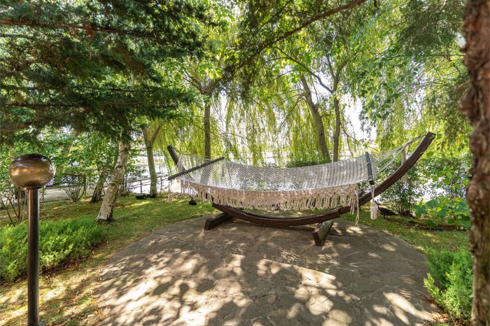 Secluded riverfront room - Country Recreation Club «Usadba Familia» | Photo 5