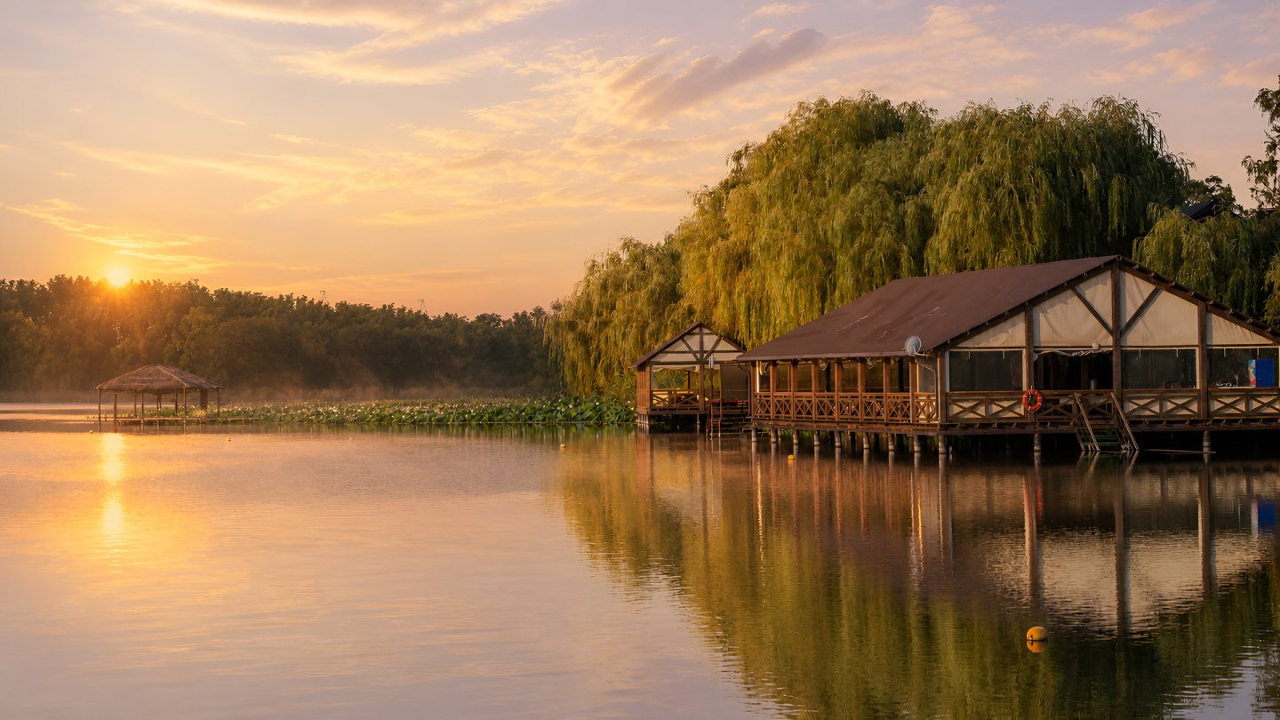 MEET THE RISING SUN BY THE RIVER